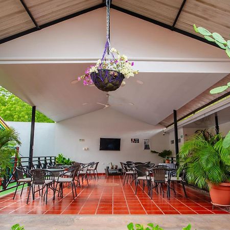 Hotel Villa Paraiso Villavieja Luaran gambar