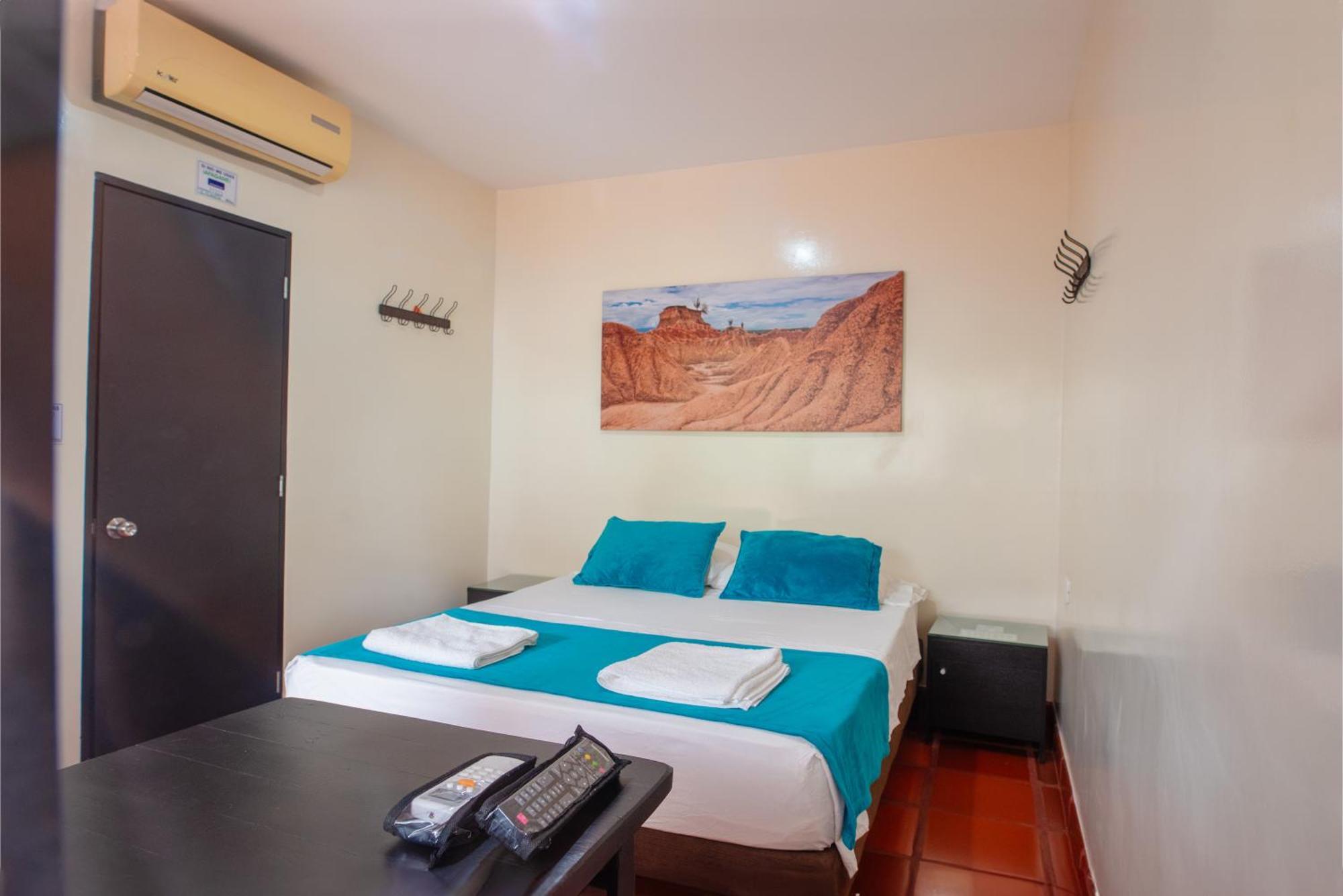 Hotel Villa Paraiso Villavieja Luaran gambar