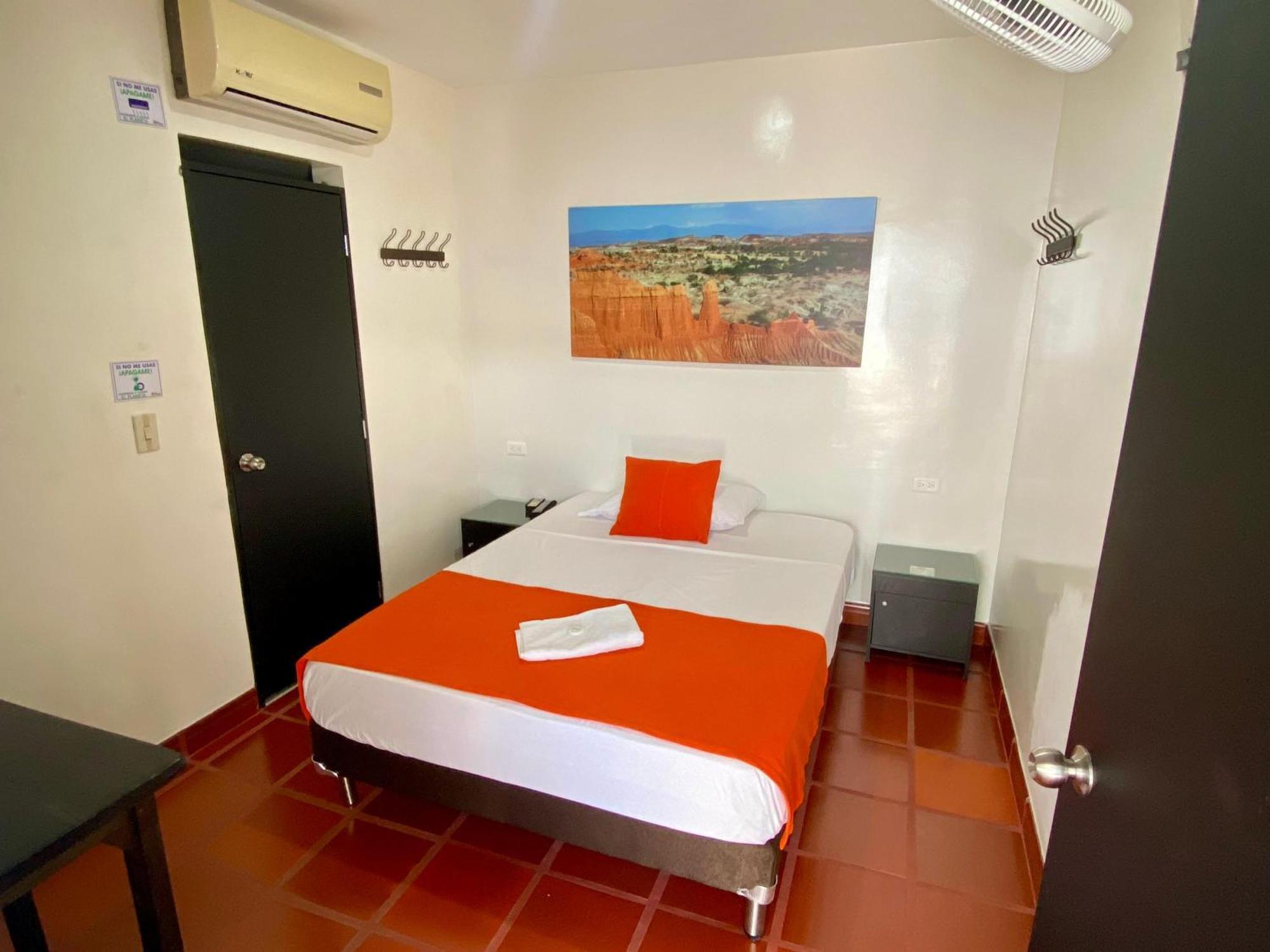 Hotel Villa Paraiso Villavieja Luaran gambar