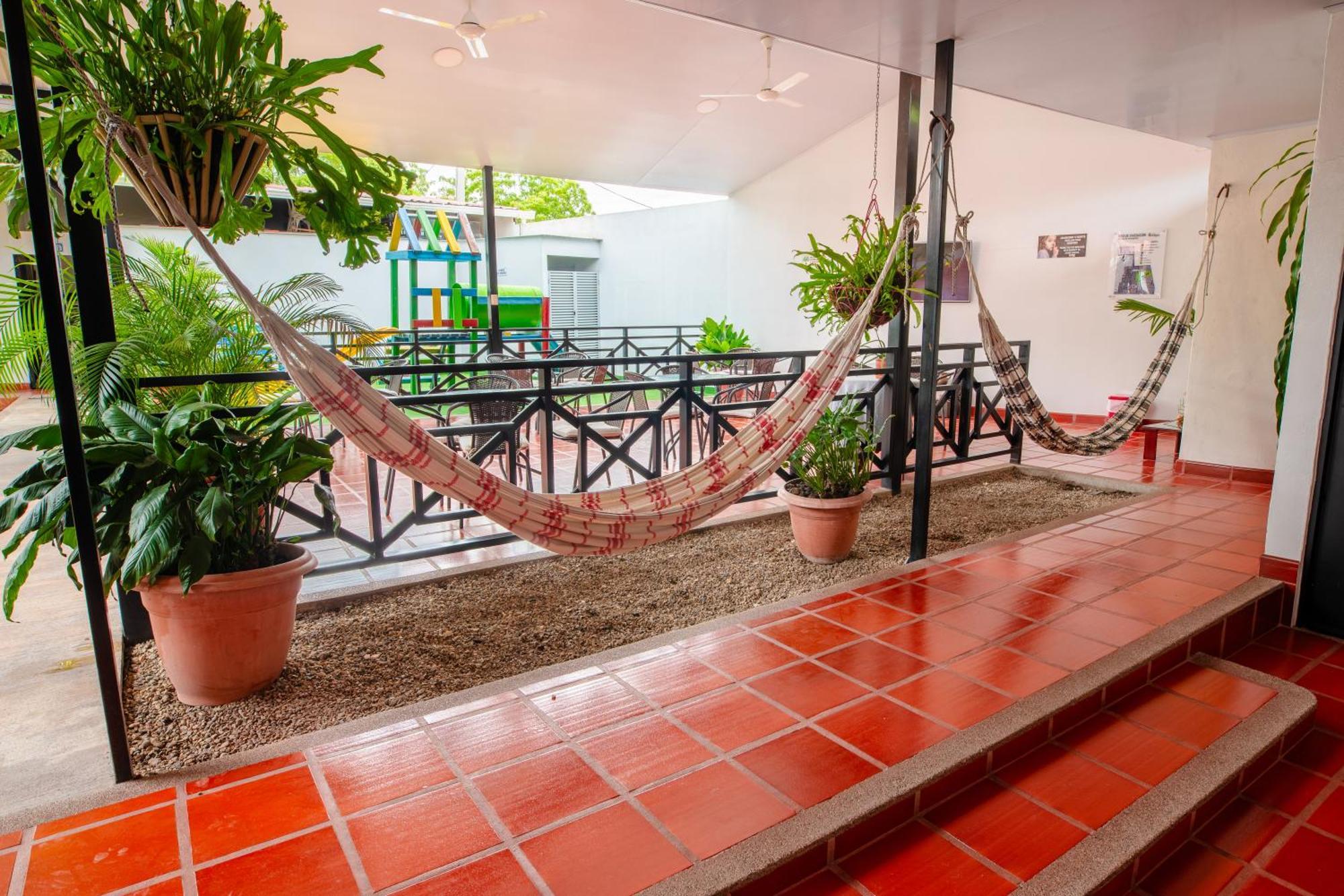Hotel Villa Paraiso Villavieja Luaran gambar