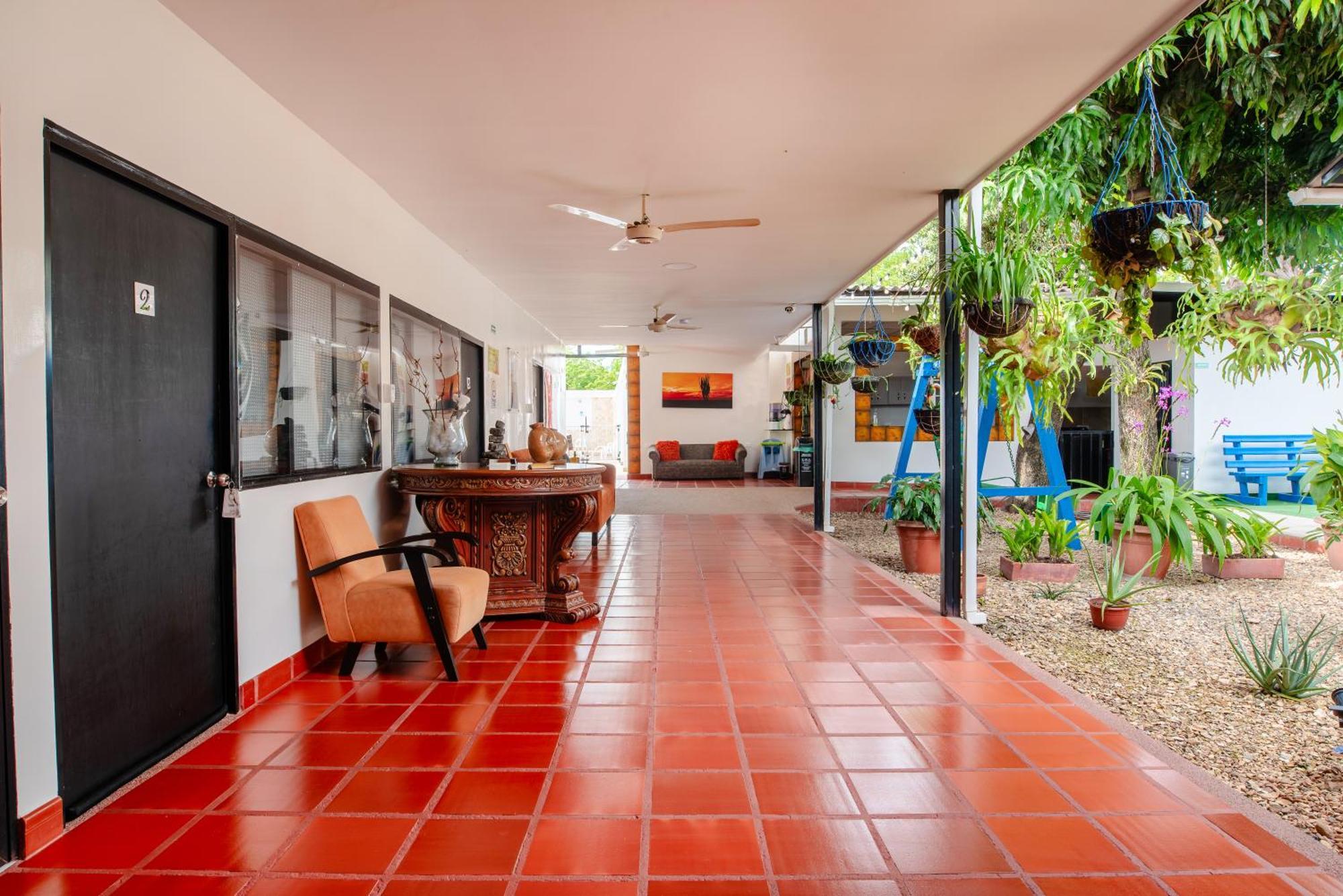 Hotel Villa Paraiso Villavieja Luaran gambar