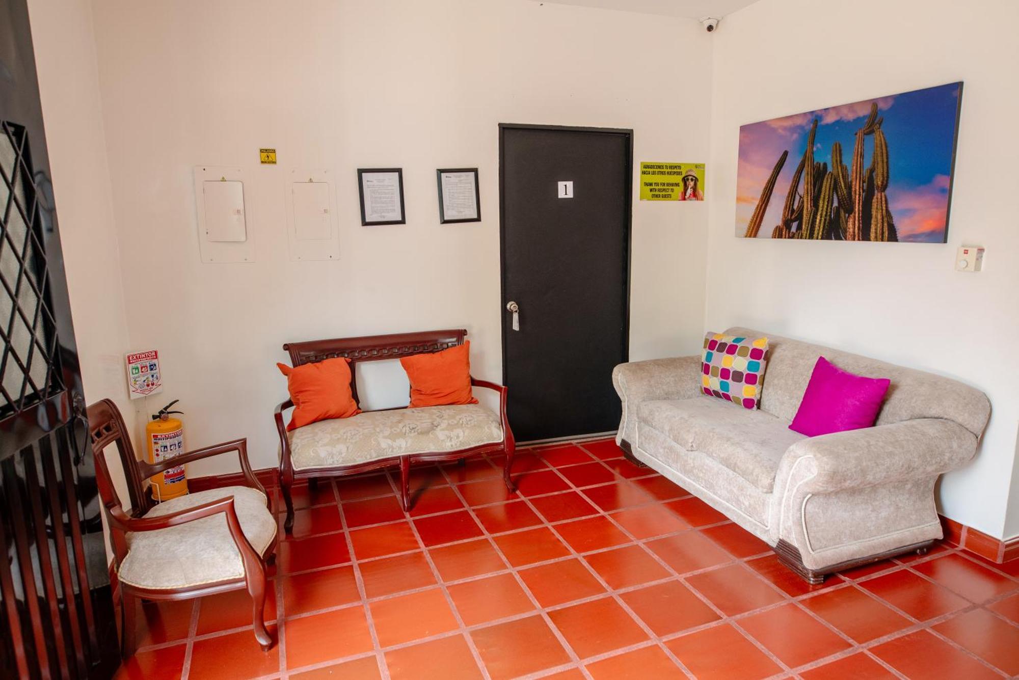 Hotel Villa Paraiso Villavieja Luaran gambar