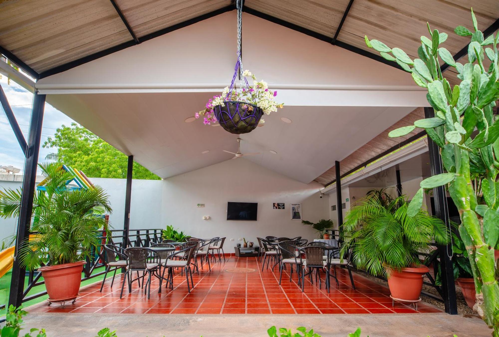Hotel Villa Paraiso Villavieja Luaran gambar