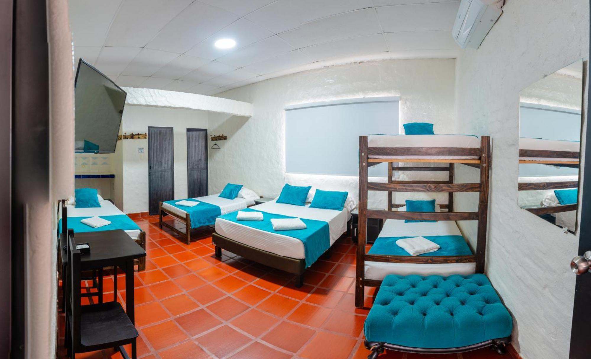 Hotel Villa Paraiso Villavieja Luaran gambar