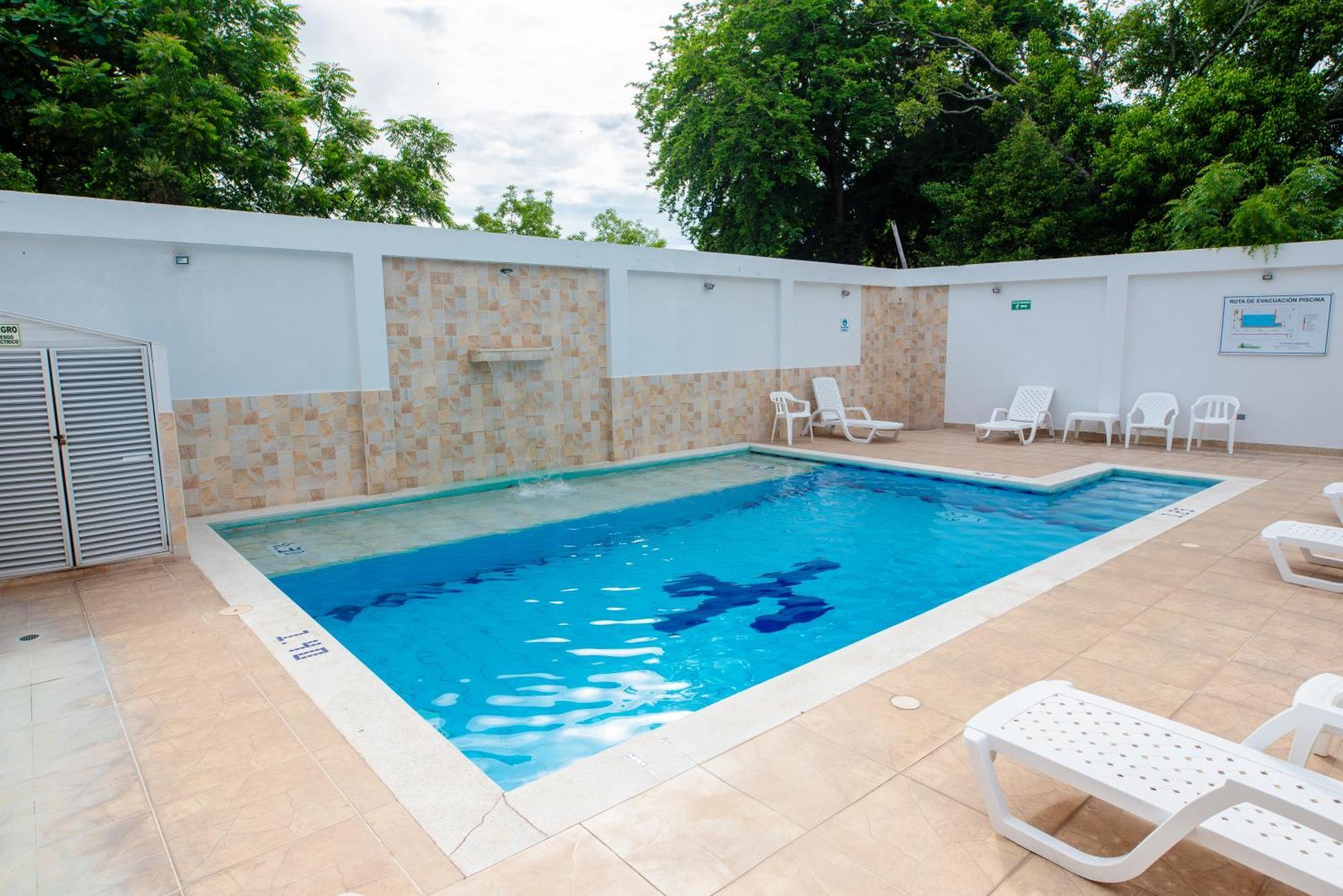 Hotel Villa Paraiso Villavieja Luaran gambar